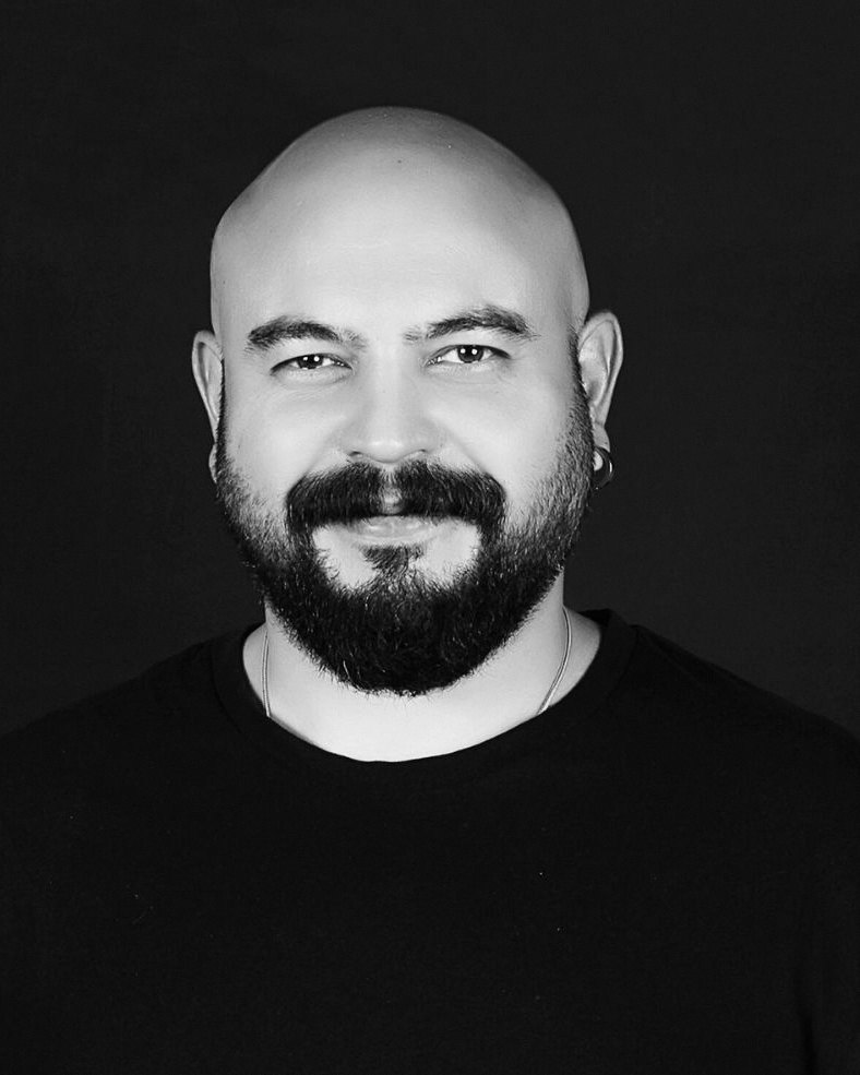 Yüce Armağan Erkek